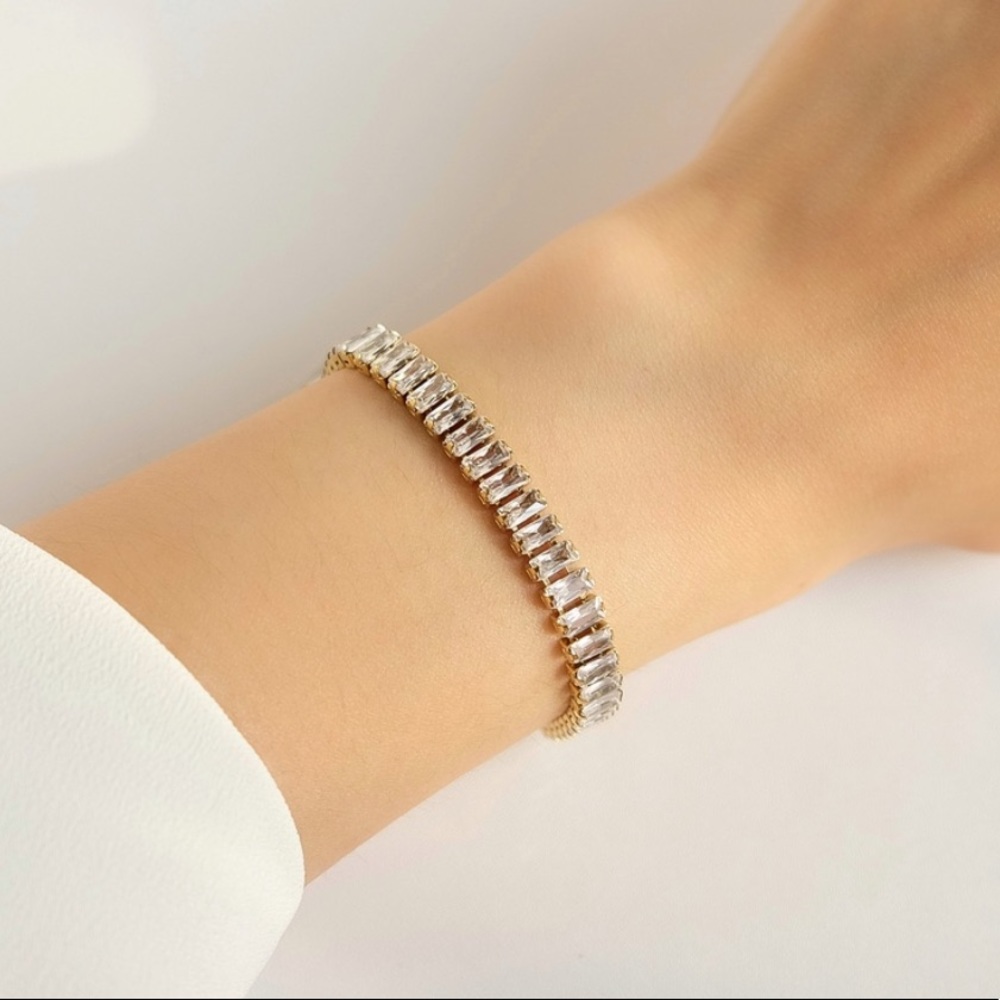 Cubic Zirconia Chain Bracelet | Gold Plated Stainless Steel - Picture 3 of 4